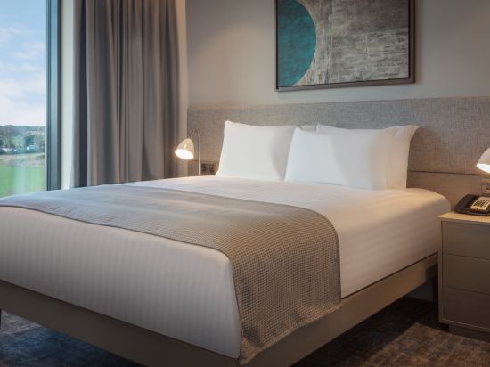 STAYBRIDGE SUITES LONDON-HEATHROW BATH ROAD Room Type - One-Bedroom King Suite