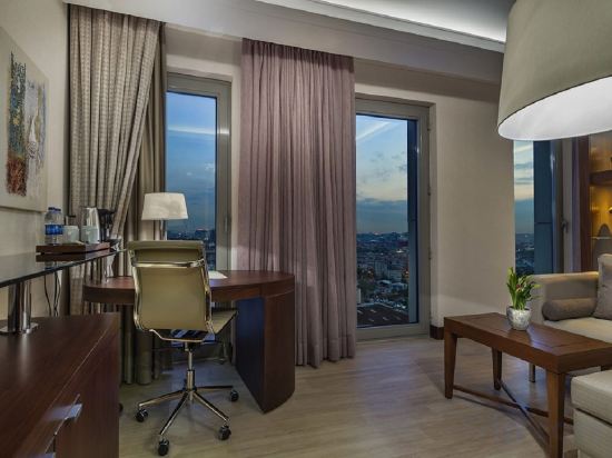 DoubleTree by Hilton Istanbul Topkapi - Tap to explore photos