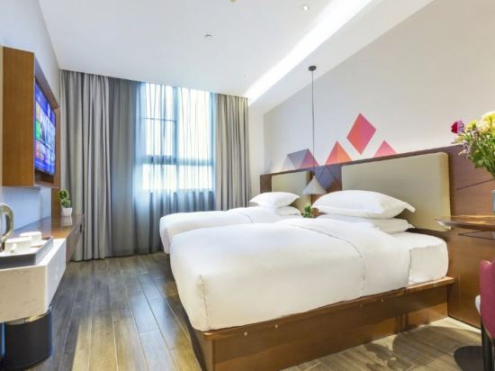 Borrman Hotel (Guangzhou East Railway Station Meihuayuan Subway Station)