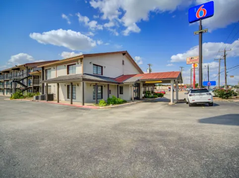 Motel 6 San Antonio, TX – I-35 North Corridor