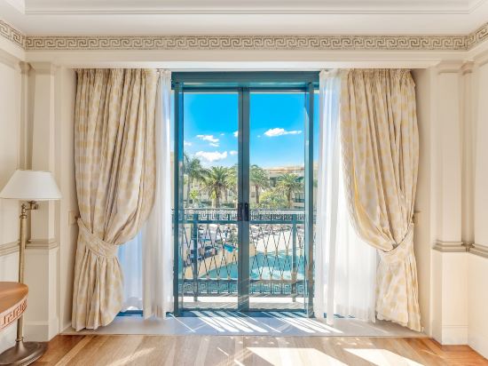 Palazzo Versace - Tap to explore photos