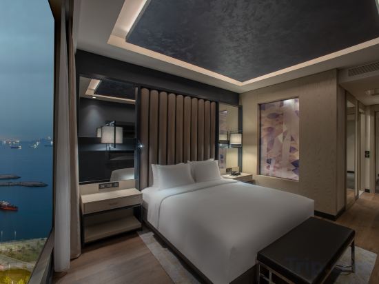 Hilton Istanbul Bakirkoy Room Type - Grand Deluxe Suite With Sea View And Executive Lounge Access Hilton Istanbul Bakirkoy Room Type - Grand Deluxe Suite With Sea View And Executive Lounge Access