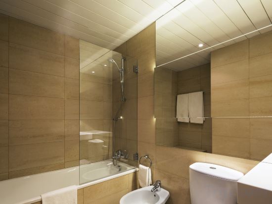 Mercure Porto Centro Hotel - Tap to explore photos