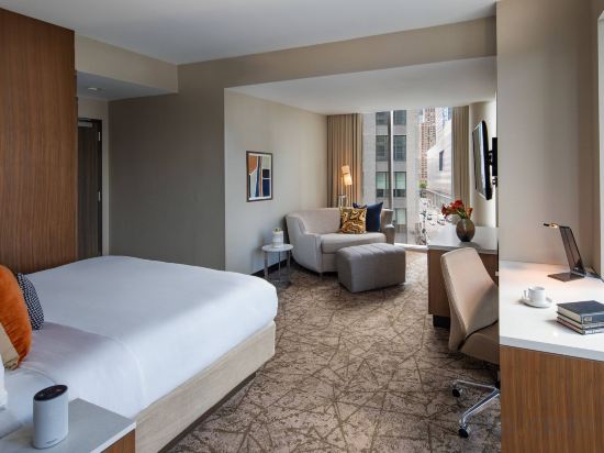 Courtyard by Marriott New York Manhattan/Midtown West - Tap to explore photos
