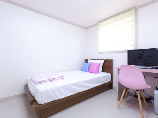 Wow Hills Guest House - Tap to explore photos