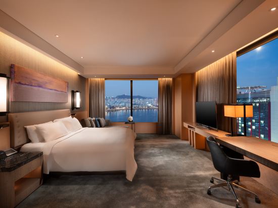 Conrad Seoul Room Type - Deluxe Corner King Suite with River View Conrad Seoul Room Type - Deluxe Corner King Suite with River View