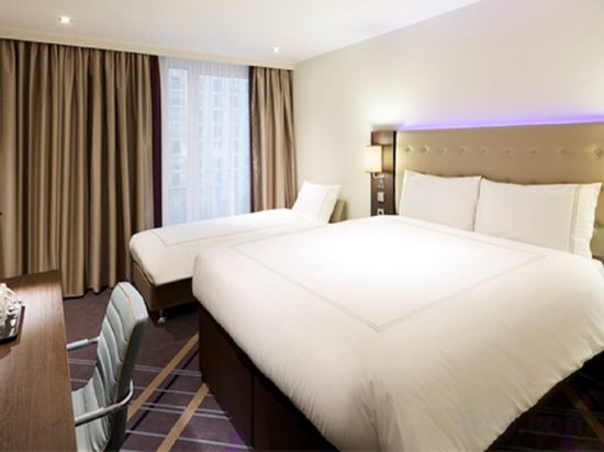 Premier Inn Frankfurt City Centre - Tap to explore photos