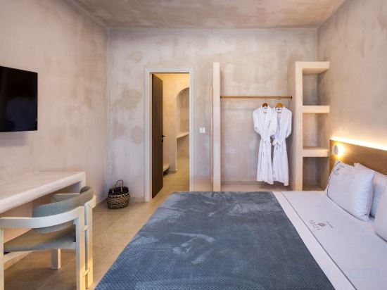 Aelia Luxury Suites Room Type - Superior Suite with Pool View