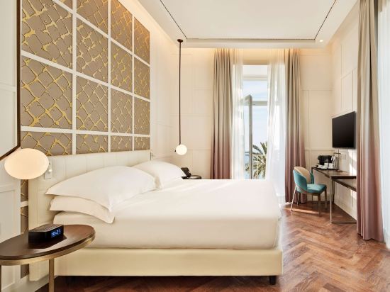The Britannique Hotel Naples, Curio Collection By Hilton Room Type - KING SUPERIOR ROOM TERRACE
