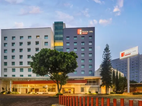 Fiesta Inn Express 普埃布拉 芬薩