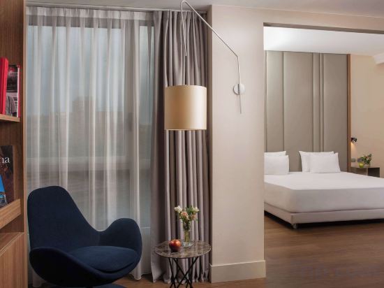 NH BOLOGNA DE LA GARE Room Type - Premium Room with Extra Bed
