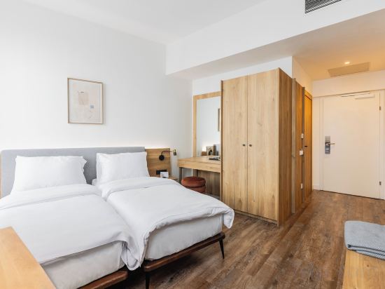 FortyPlusOne Hotel Room Type - Twin
