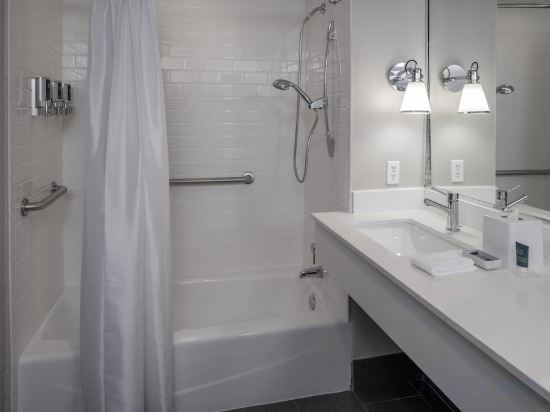 Four Points by Sheraton Orlando International Drive - Tap to explore photos