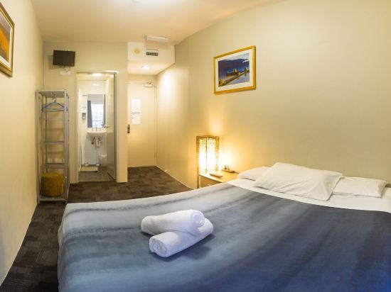 Big Backpackers Hostel Room Type - Double Backpackers Hostel Room With Private Bathroom