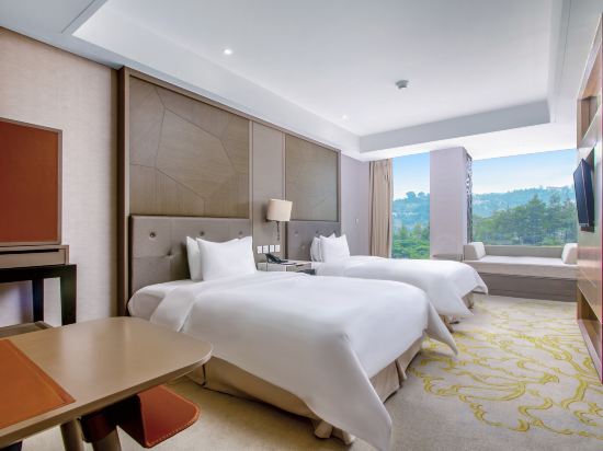 InterContinental BANDUNG DAGO PAKAR Room Type - 2 Twin Premium Golf View Club Lounge Access
