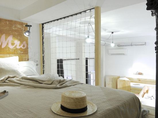 The Hat Madrid Room Type - Bed In Bed In 10-Bed Dormitory Room (Mixed Gender)