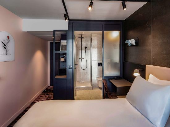 Tribe Paris Batignolles Room Type - TRIBE Comfort with 1 Double Bed—Street Side