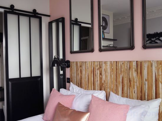 Madrigal hotel Room Type - Classic Room With Air Condition