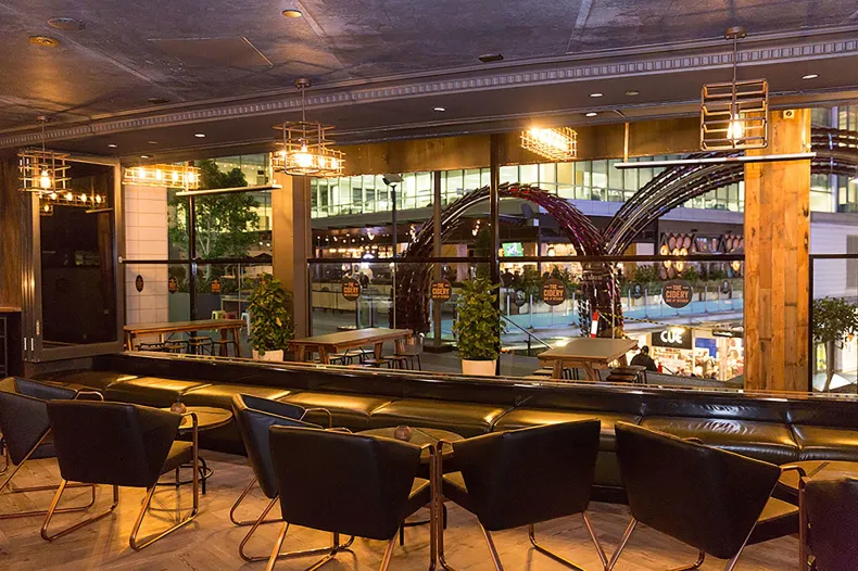 雪梨世界廣場瑞吉斯飯店, EVT旗下