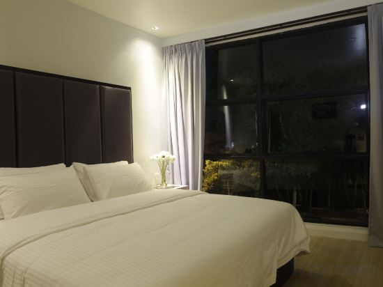 I am Jazz Boutique Hotel - Tap to explore photos