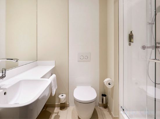 Premier Inn Frankfurt City Centre - Tap to explore photos