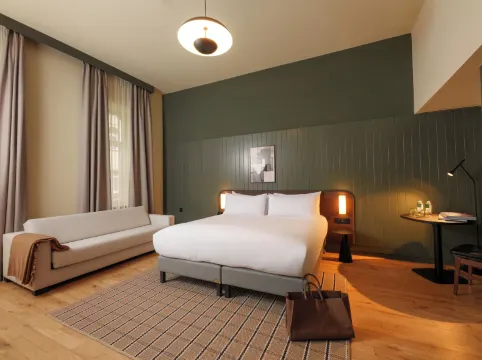 Honest Budapest by Chic & Basic