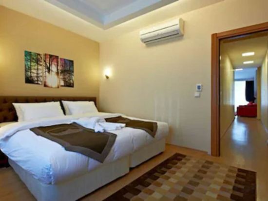 Retropera Hotel Room Type - Connecting Family Suite