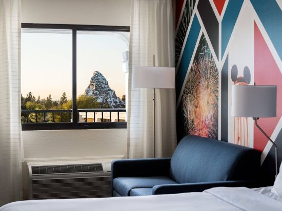Fairfield by Marriott Anaheim Resort - Tap to explore photos