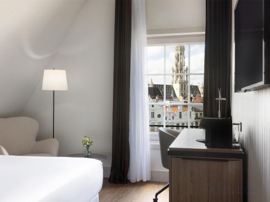 NH Brussels Carrefour de l Europe Room Type - Standard room with view