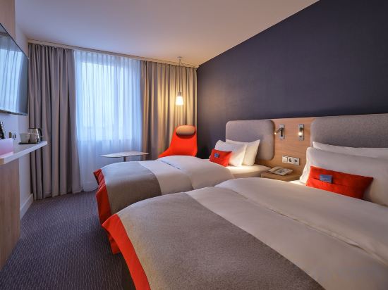 Holiday Inn Express Cologne - Muelheim, an IHG Hotel - Tap to explore photos
