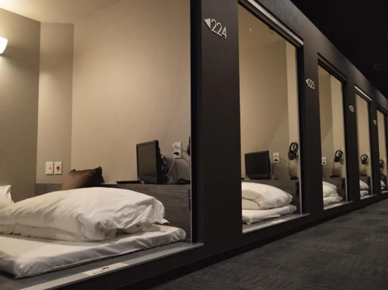 Bizcourt Cabin Susukino - Caters to Men