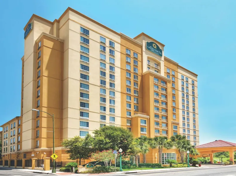 La Quinta Inn & Suites by Wyndham San Antonio Riverwalk