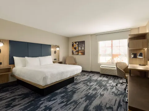 La Quinta Inn & Suites by Wyndham Austin Southwest