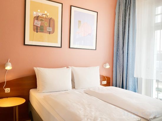 Garner Hotel Hamburg St. Georg by IHG - Tap to explore photos