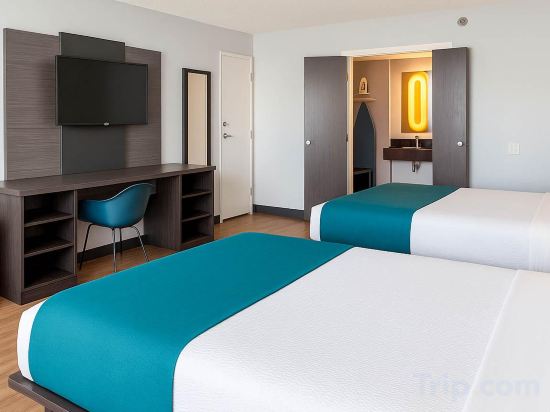 Motel 6 Anaheim Maingate Room Type - 2 Queen Beds | Mini Fridge