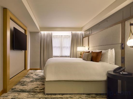 Conrad London St. James Room Type - Executive Family Room with Lounge Access