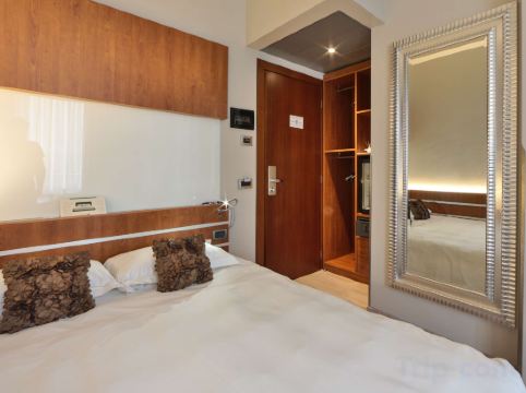 Best Western Hotel Madison Room Type - Standard French Double Room