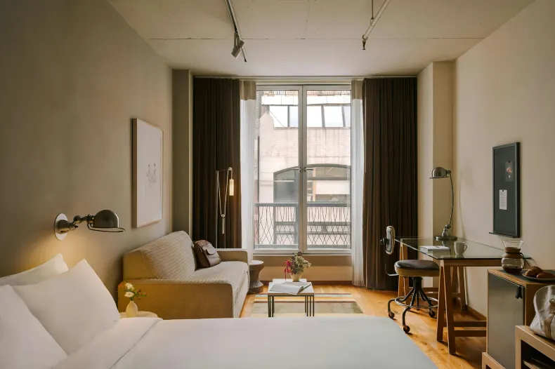 Chambers Hotel Central Park South, Sonder