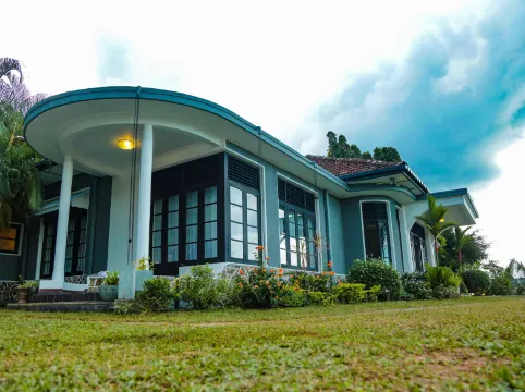 Castle Hill Bungalow by Seven Angels