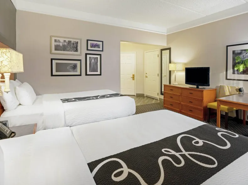 La Quinta Inn & Suites by Wyndham Houston West Park 10