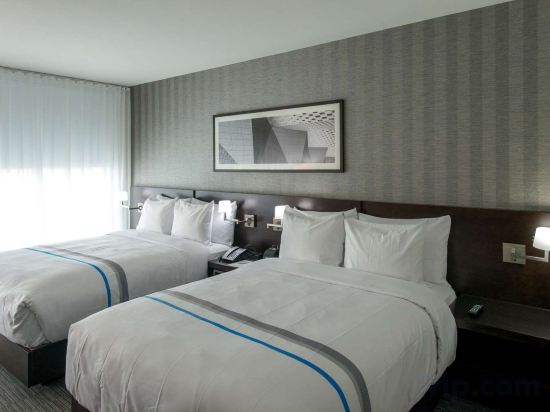 The Grand Winnipeg Airport Hotel by Lakeview - Tap to explore photos