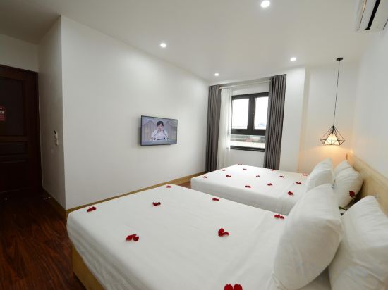 Blue Hanoi Inn City Hotel Room Type - Family Suite City View Blue Hanoi Inn City Hotel Room Type - Family Suite City View