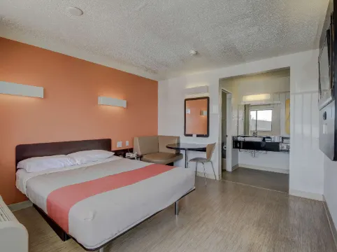 Motel 6 San Antonio, TX - Fort Sam Houston