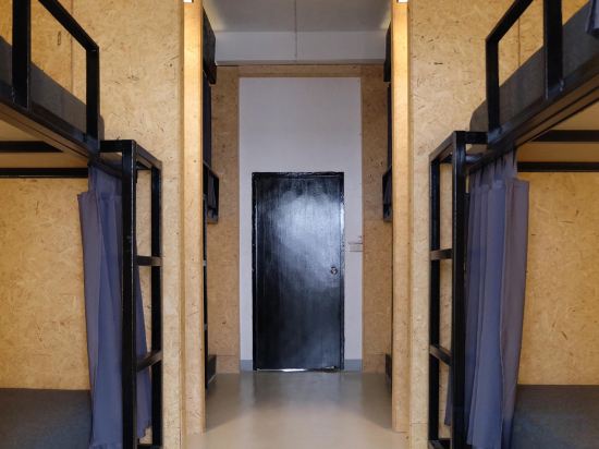 Hugger Hostel Room Type - Bunk Bed in 8 Bed Mixed Dormitory