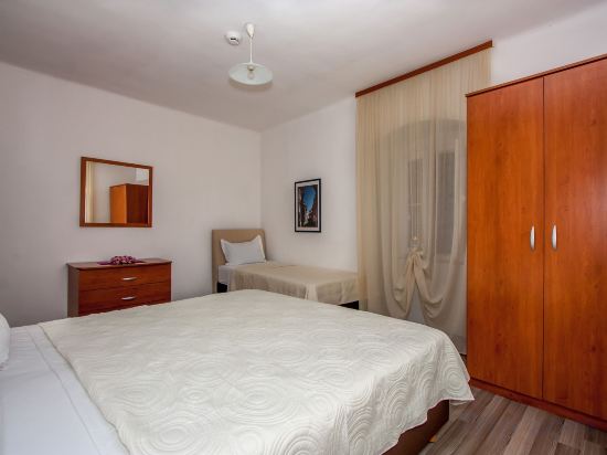 Garden Apartment Hotel Room Type - One-Bedroom Apartment with Balcony