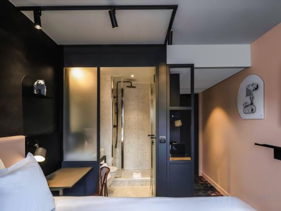 Tribe Paris Batignolles Room Type - TRIBE Comfort with 2 Single Beds—Street Side