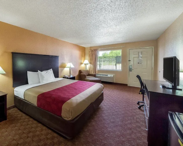 Econo Lodge Inn & Suites Downtown Northeast Near Fort Sam Houston