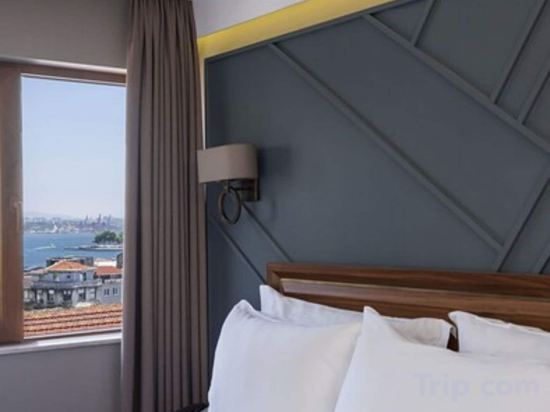 Azzap Hotel Galata - Tap to explore photos