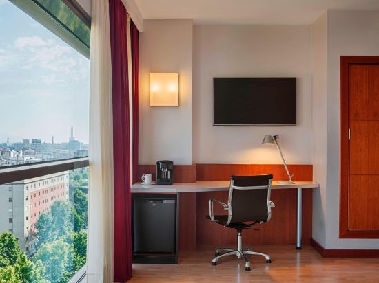 Four Points by Sheraton Barcelona Diagonal - Tap to explore photos