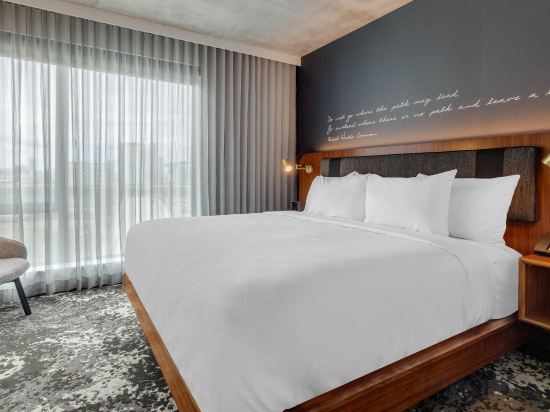 Cambria Hotel Boston Downtown - Seaport Room Type - 1 King Bed